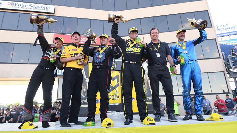 Chicago winners take the stage with Jeg Coughlin Sr. 