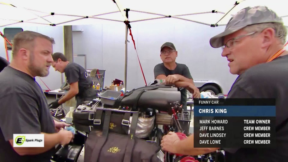 What it takes to build an all-volunteer Funny Car crew