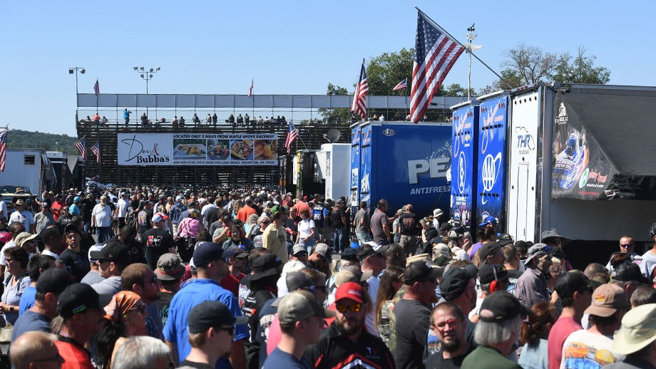 Maple Grove Raceway fans