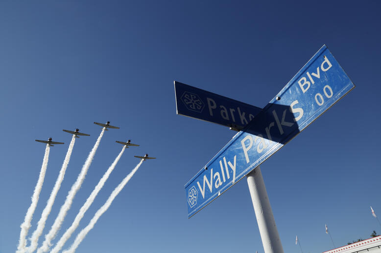 Impressive pre race flyover