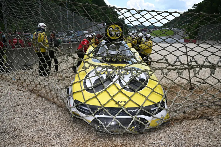 Buddy Hull's close encounter with the catch net