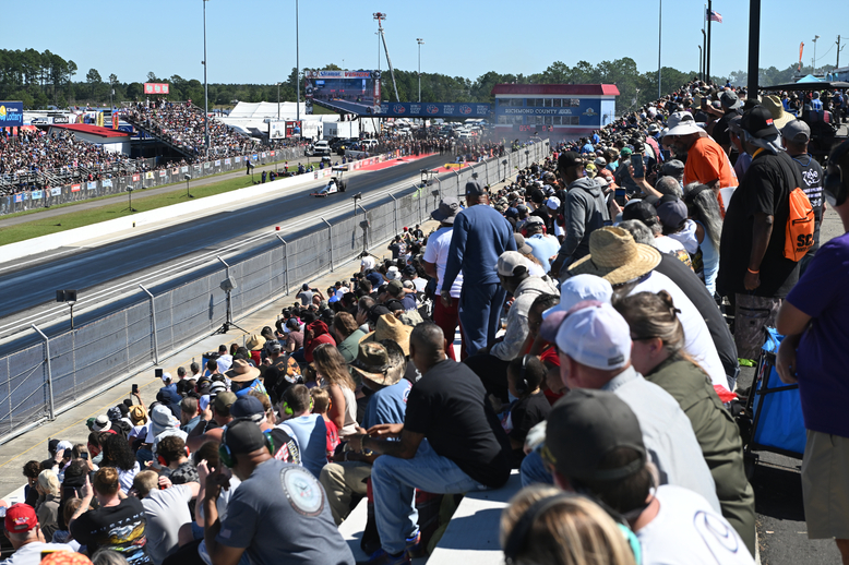 Sellout crowd at Rockingham Dragway