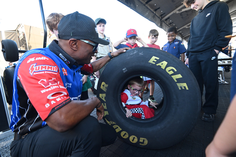 Saturday in St. Louis: NAPA Auto Parts NHRA Midwest Nationals photo gallery