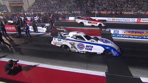 Robert Hight is the low qualifier in Funny Car at the 2023 In-N-Out Burger NHRA Finals